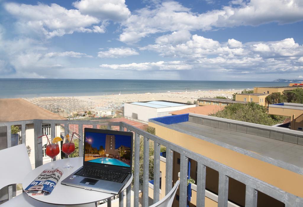 Hotel Jumbo Rimini Exterior foto